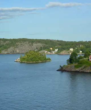 Fahre durchs Stockholmer Schärenmeer